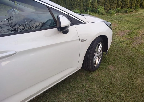 Opel Astra cena 41500 przebieg: 172000, rok produkcji 2018 z Kielce małe 742